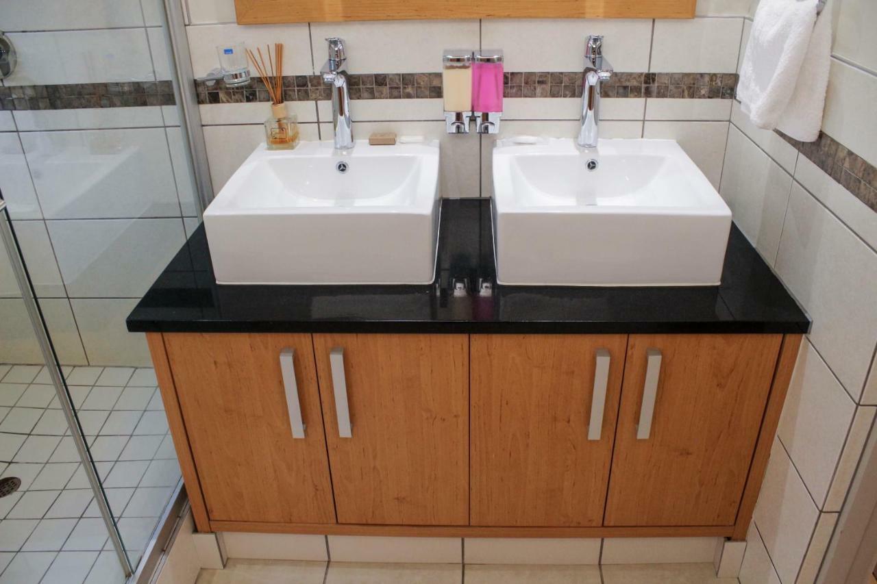 Manhattan Suite-canal Walk Mall * Cape Town